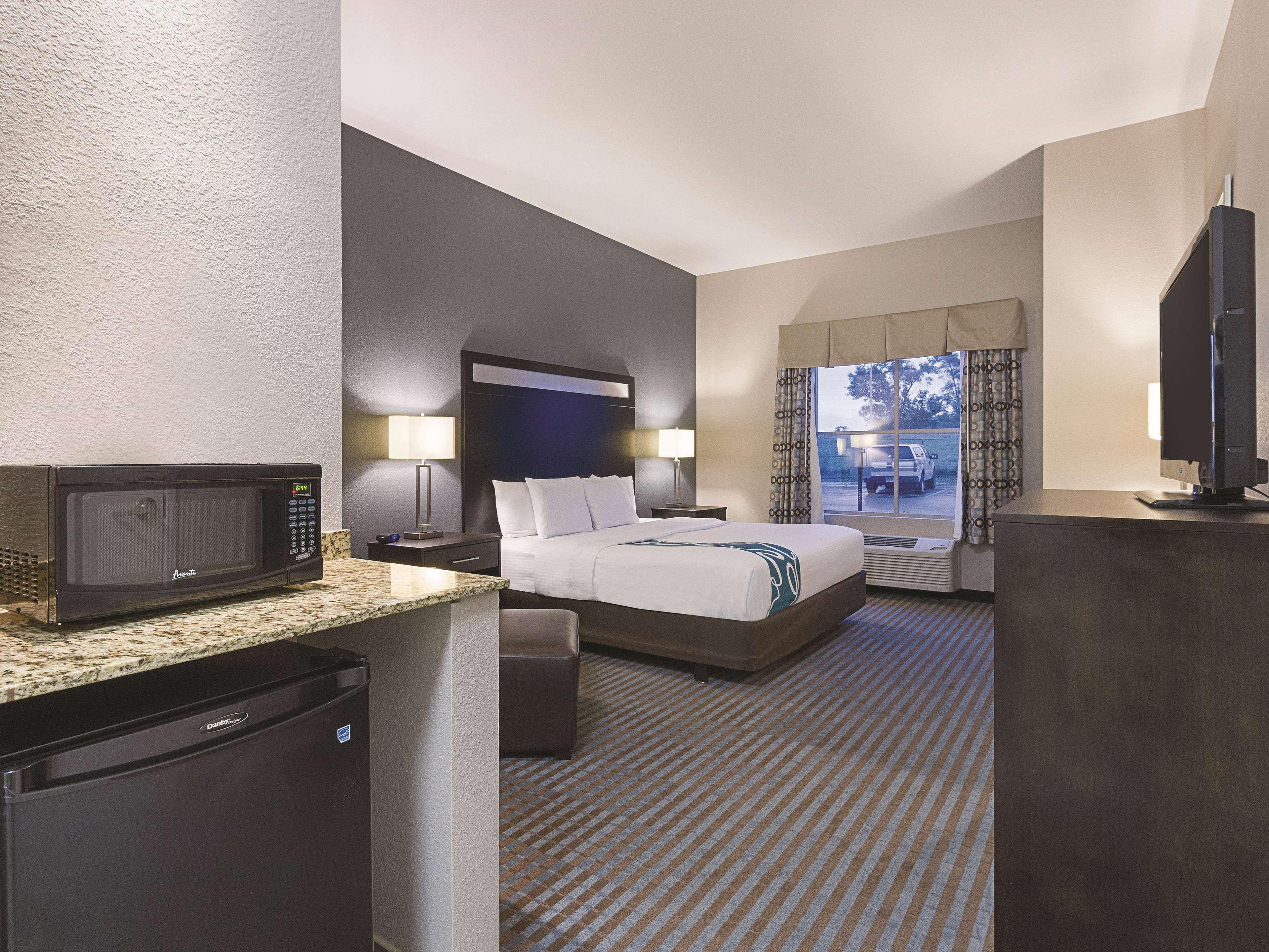 La Quinta Inn & Suites Casino And Bar By Wyndham Glendive Exteriör bild