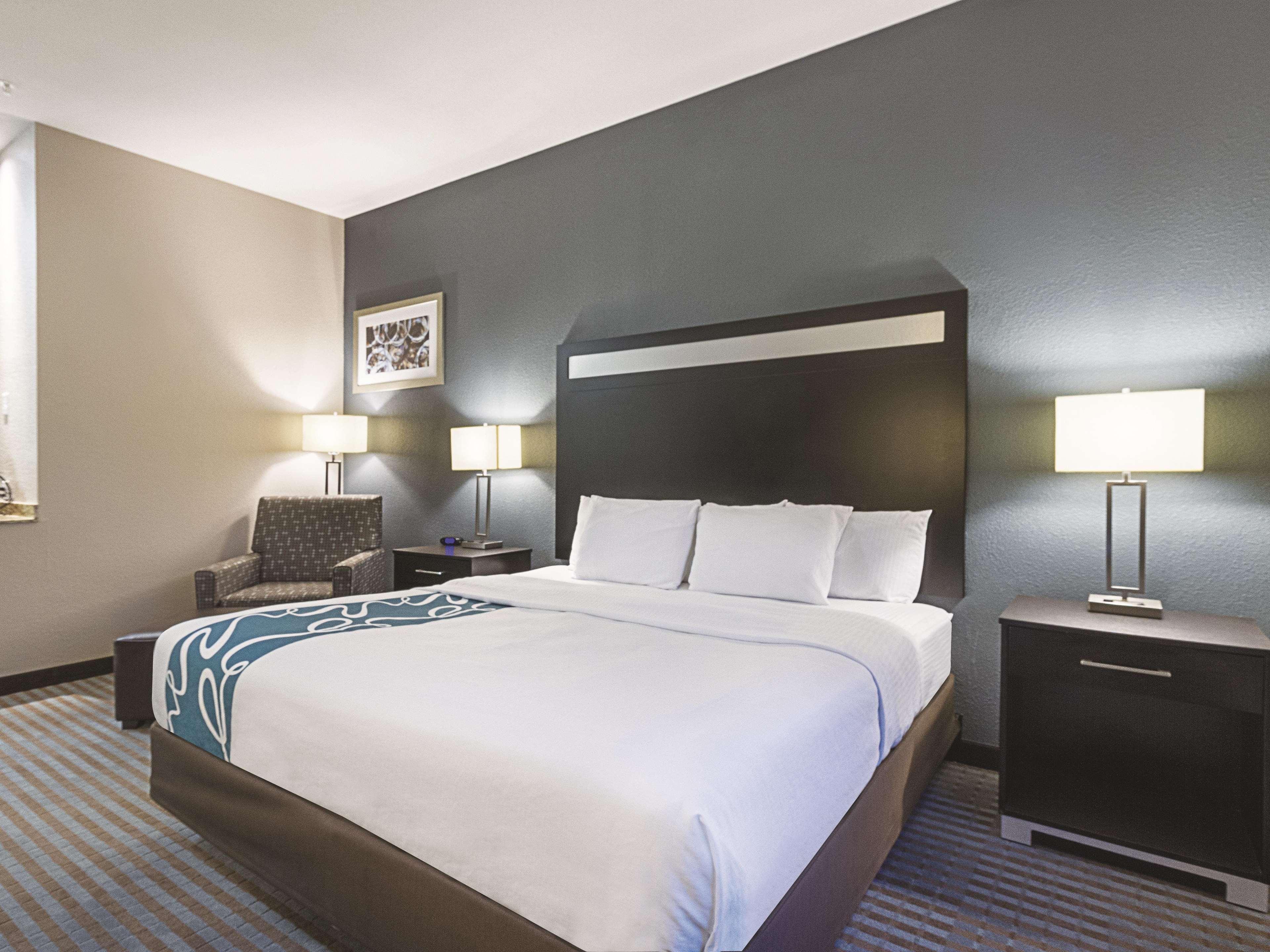 La Quinta Inn & Suites Casino And Bar By Wyndham Glendive Exteriör bild