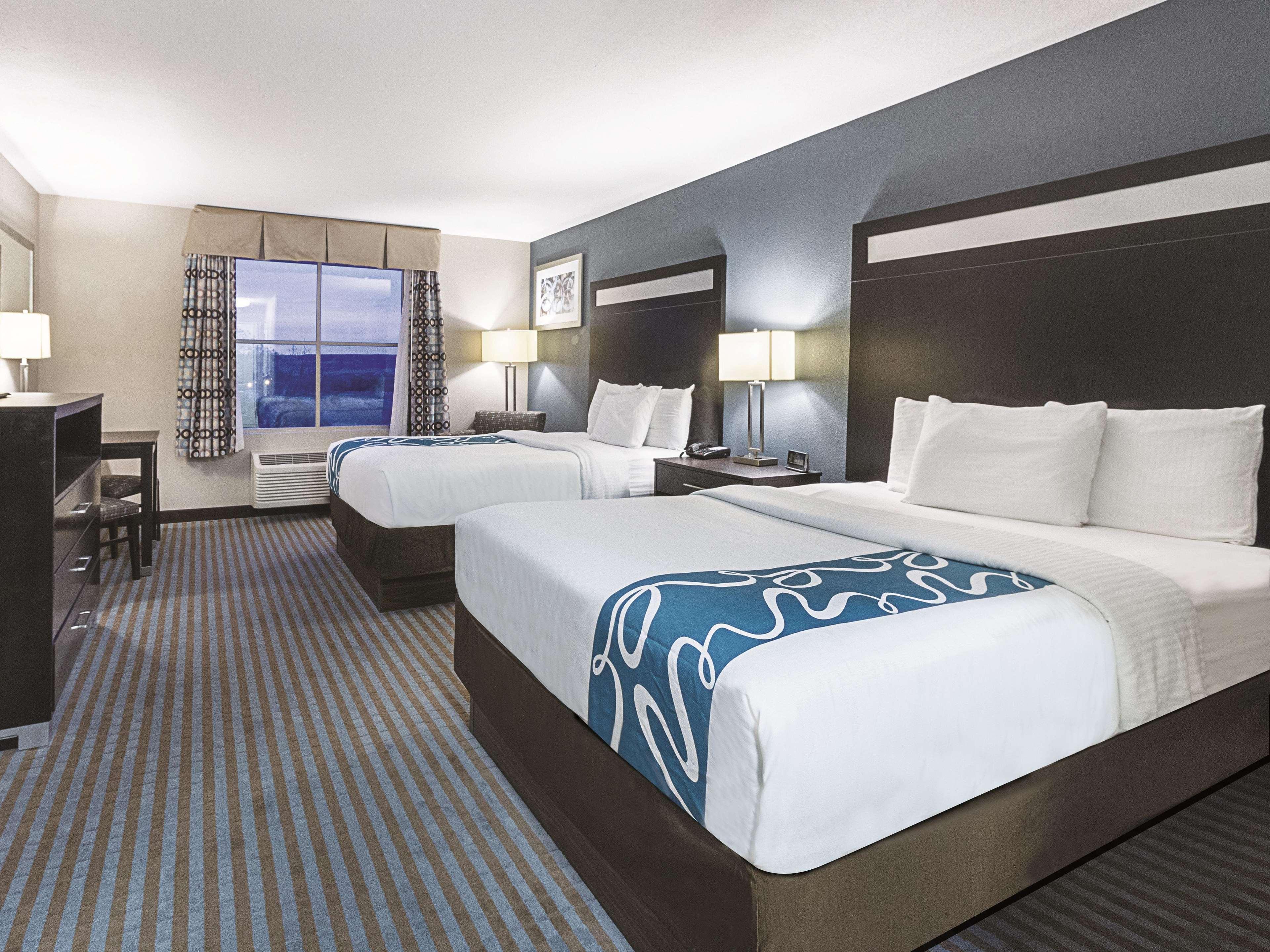 La Quinta Inn & Suites Casino And Bar By Wyndham Glendive Exteriör bild