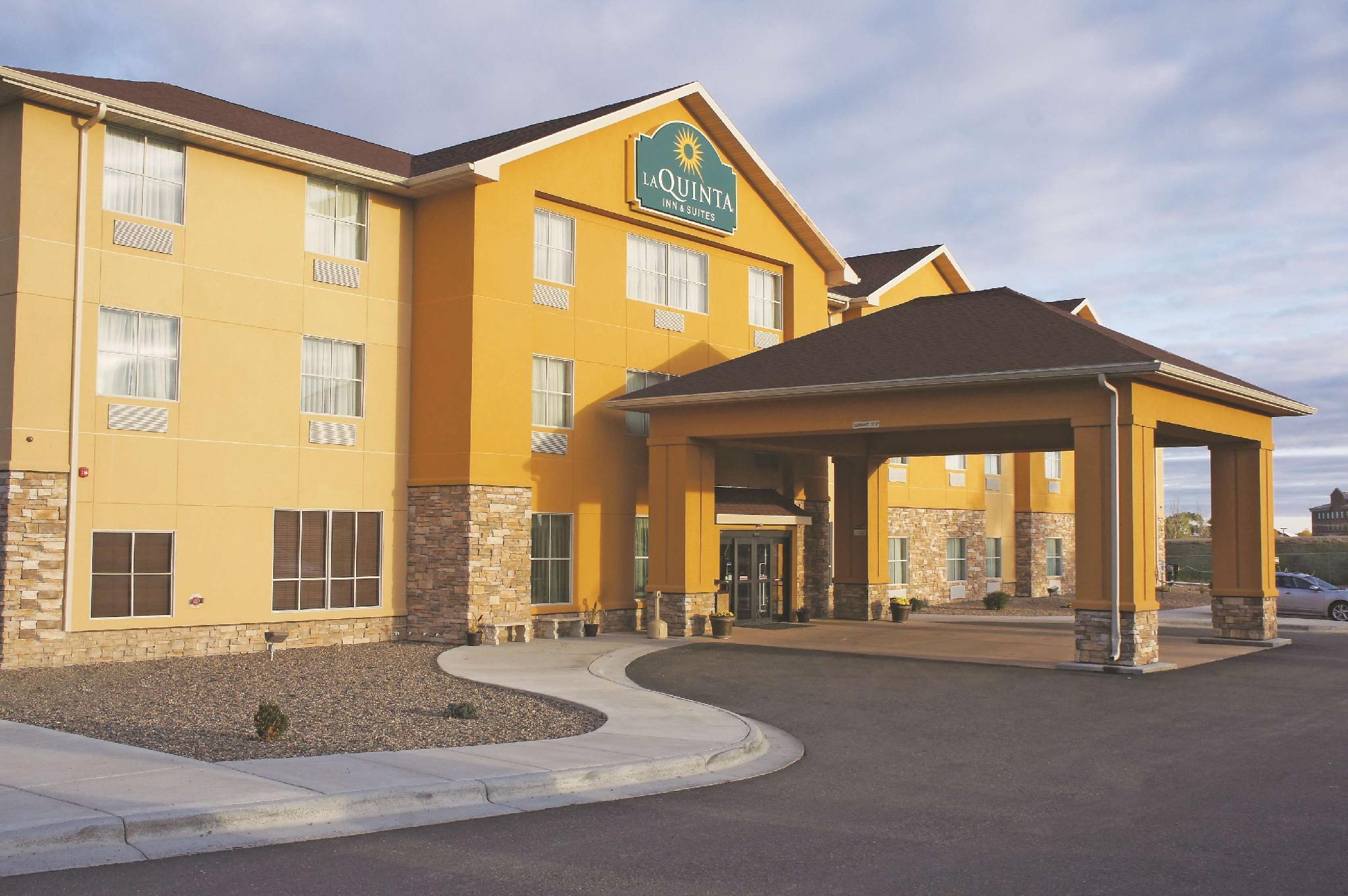 La Quinta Inn & Suites Casino And Bar By Wyndham Glendive Exteriör bild