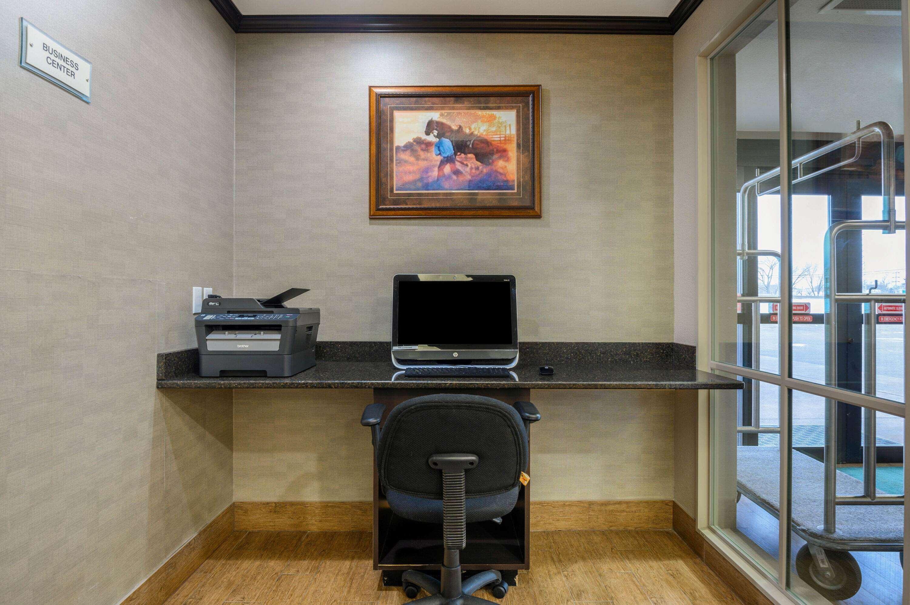 La Quinta Inn & Suites Casino And Bar By Wyndham Glendive Exteriör bild