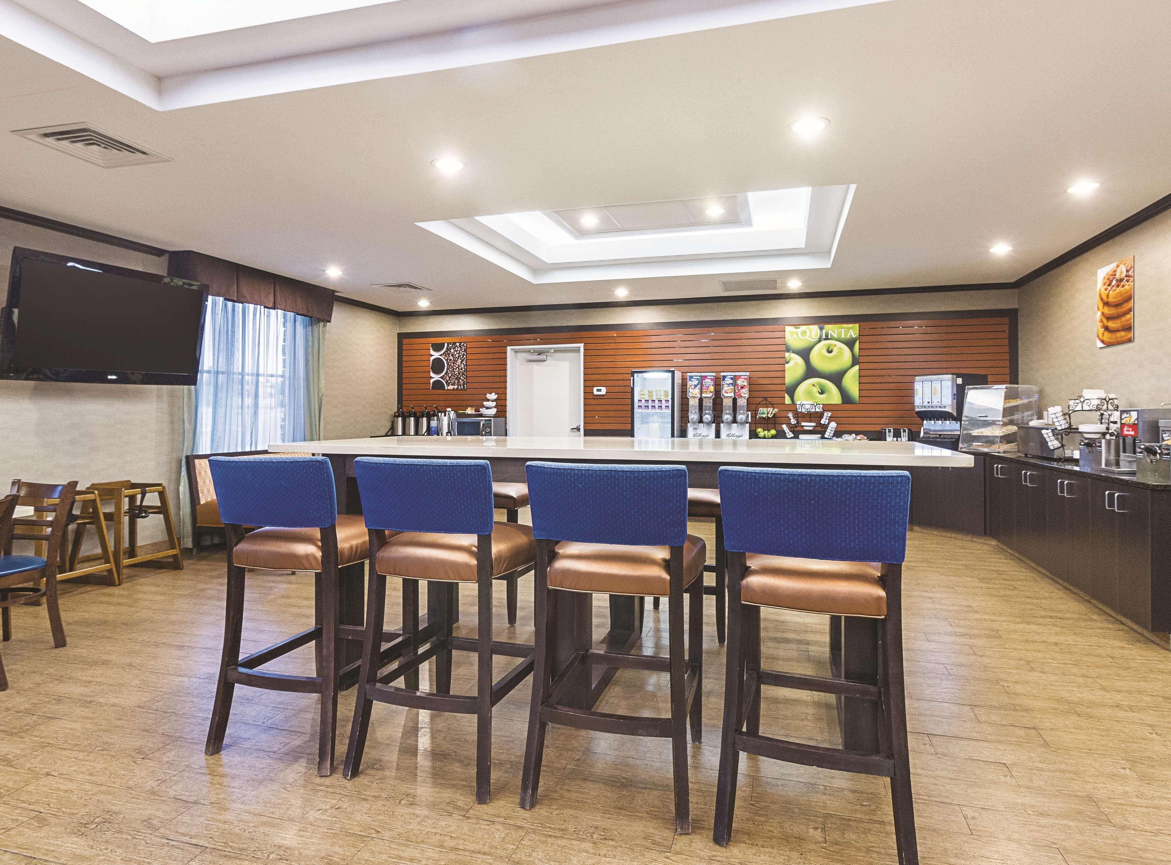 La Quinta Inn & Suites Casino And Bar By Wyndham Glendive Exteriör bild
