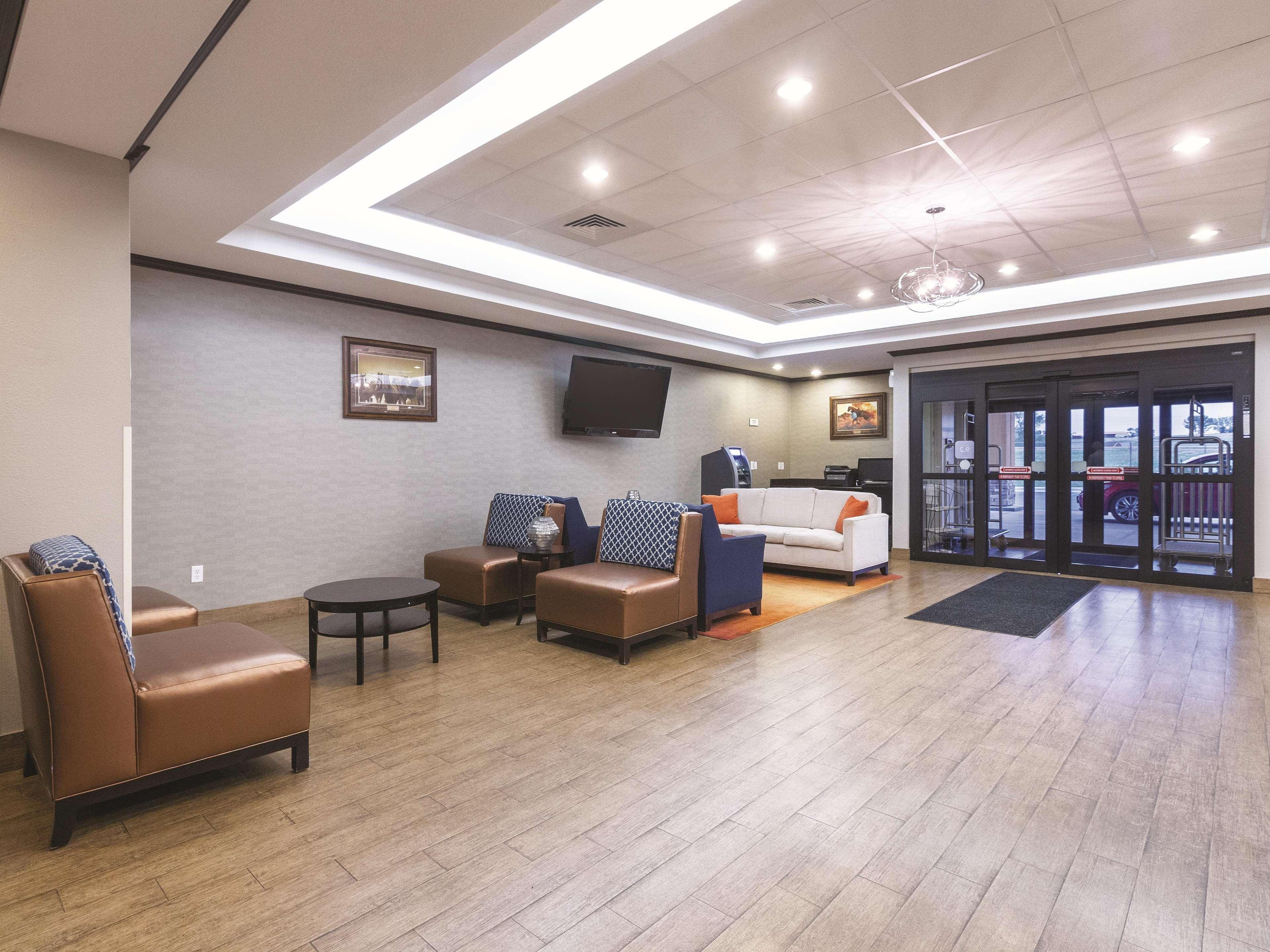 La Quinta Inn & Suites Casino And Bar By Wyndham Glendive Exteriör bild